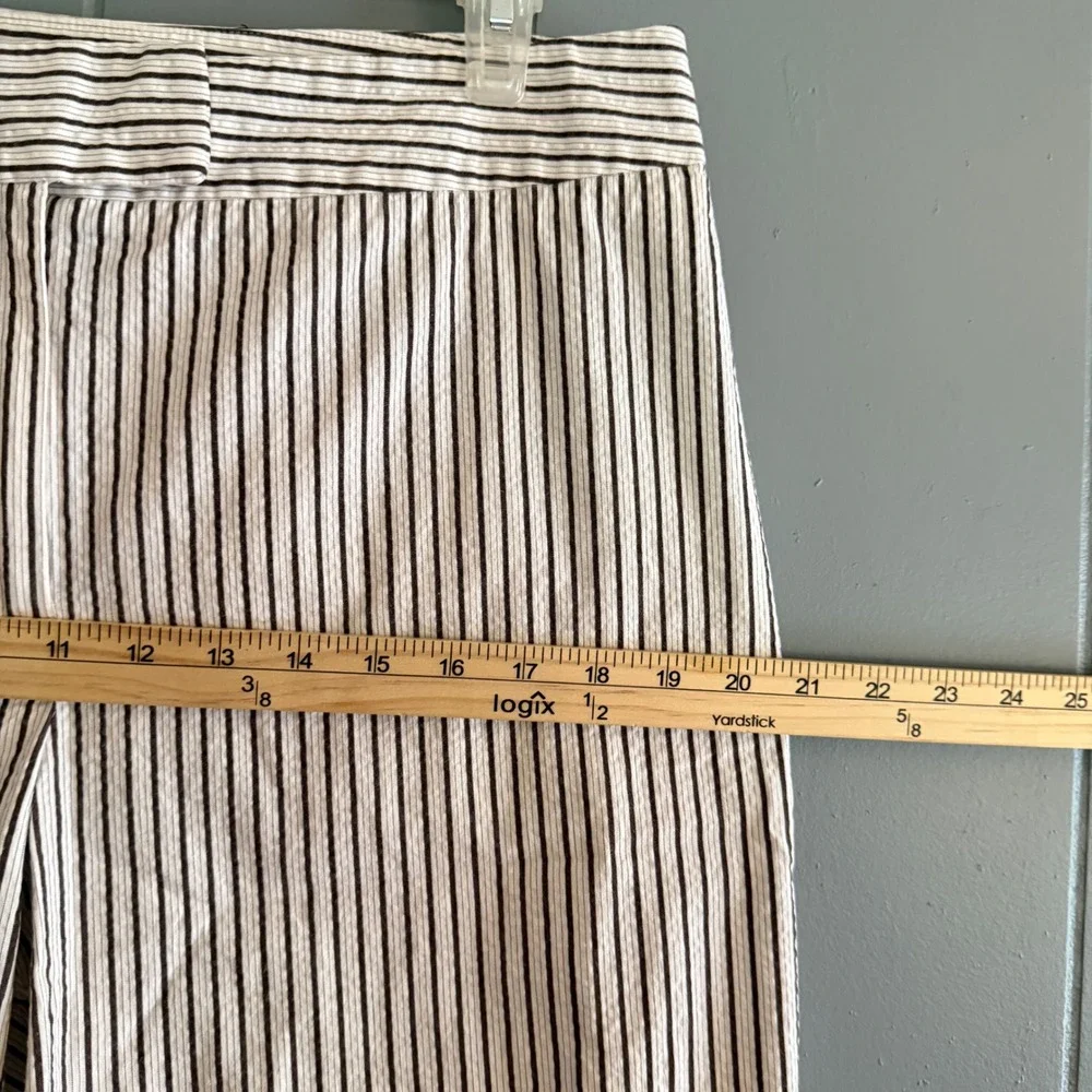Jones New York Signature Striped Seersucker Bermuda Shorts Womens 14 Brown White